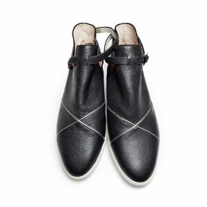 Elegant Black Leather Women's Boots